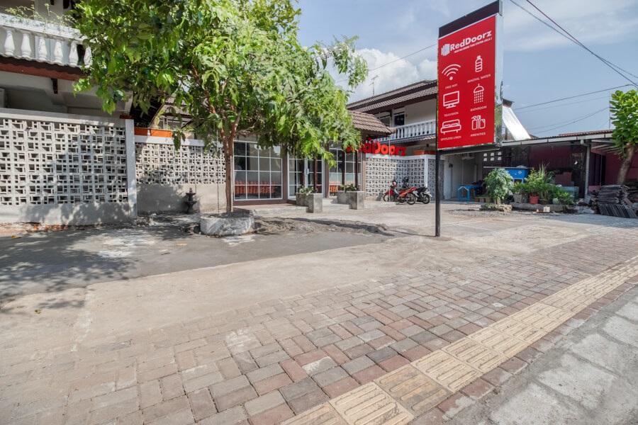 Reddoorz Near Malioboro Tugu Station Jogja Hotel Jogjacarta Exterior foto