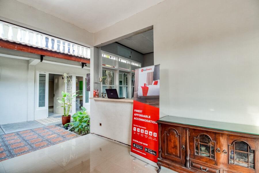 Reddoorz Near Malioboro Tugu Station Jogja Hotel Jogjacarta Exterior foto
