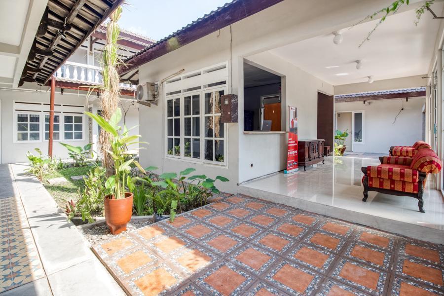 Reddoorz Near Malioboro Tugu Station Jogja Hotel Jogjacarta Exterior foto