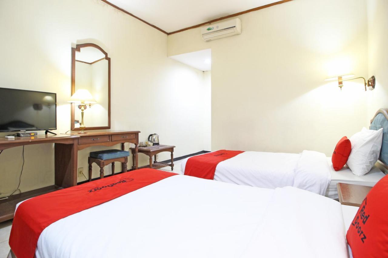 Reddoorz Near Malioboro Tugu Station Jogja Hotel Jogjacarta Exterior foto