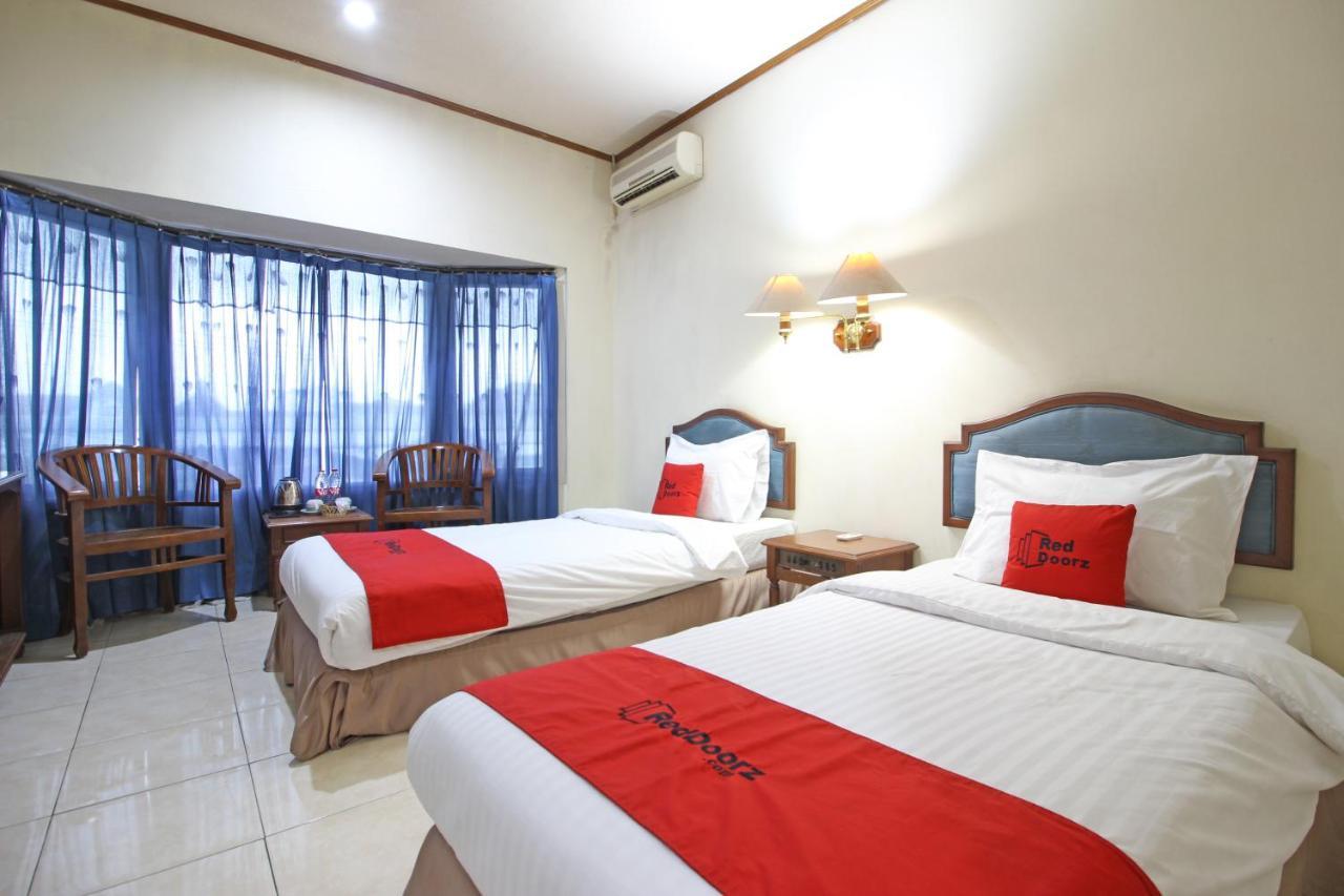 Reddoorz Near Malioboro Tugu Station Jogja Hotel Jogjacarta Exterior foto